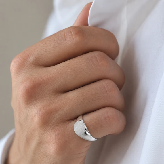 .925 Sterling Silver Engravable ﻿Round Signet Pinky Ring on female model