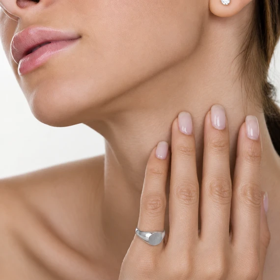 .925 Sterling Silver Engravable ﻿Round Signet Pinky Ring on female model