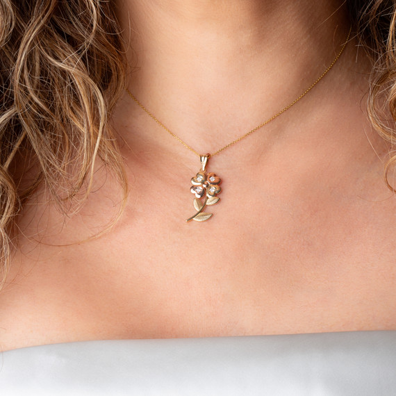 Two-Tone 4 Leaf Clover Heart Flower Pendant Necklace on female model