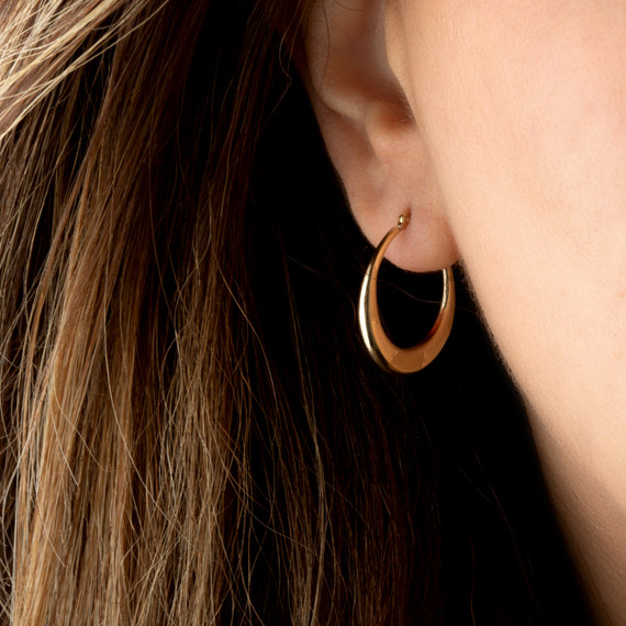 14K Yellow Gold Reversible Cut Hoop Earrings on female model