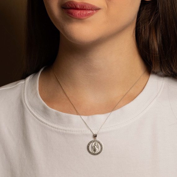 .925 Sterling Silver Saint Mary Round Medallion Pendant Necklace 