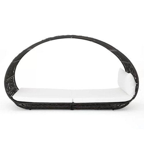 Abigal - Outdoor Wicker Daybed With Cushion Abigal - Outdoor Wicker Daybed With Cushion