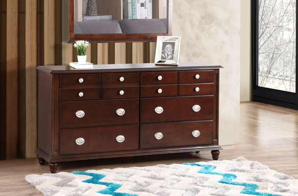 Elegant Traditional Dresser Elegant Traditional Dresser