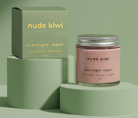 Contains Flaxseed and marine collagen to help support overnight renewal while lavender and rose geranium oils soothe and calm.