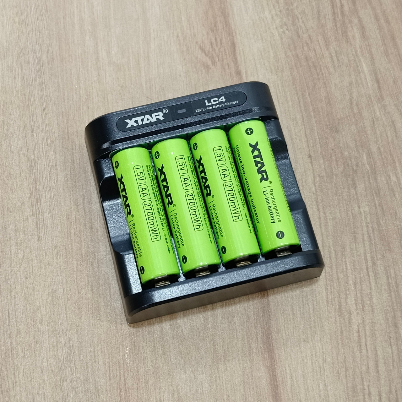 Xtar LC4 USBC Battery Charger Set (Includes 4 x 1.5v AA Batteries