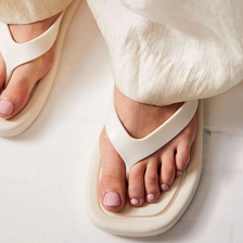 Retro Flip Flops - White