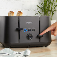 Petra 4-Toastschlitze Toaster – selbstzentrierende Toastkammern für die Brotführung, 1850W, Schwarz