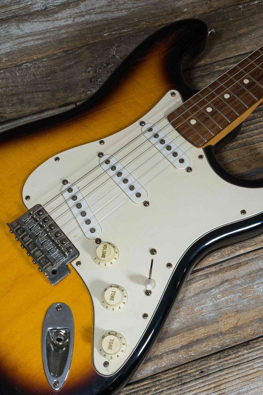 1994 MIM Fender Standard Stratocaster - Brown Sunburst