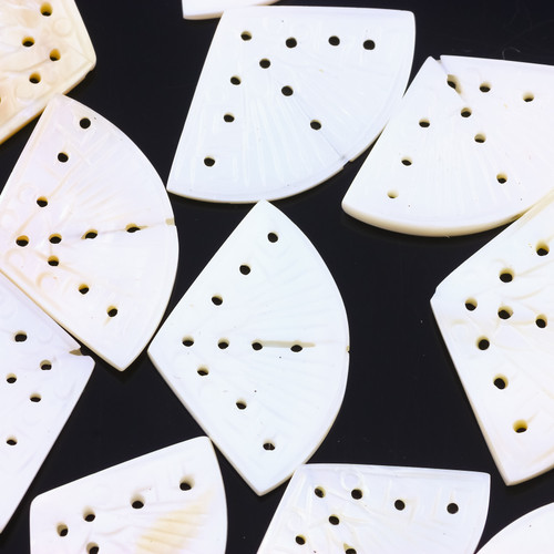 Joopy Gems SALE631 Mother of Pearl Bead Fan lot of 13 Beads