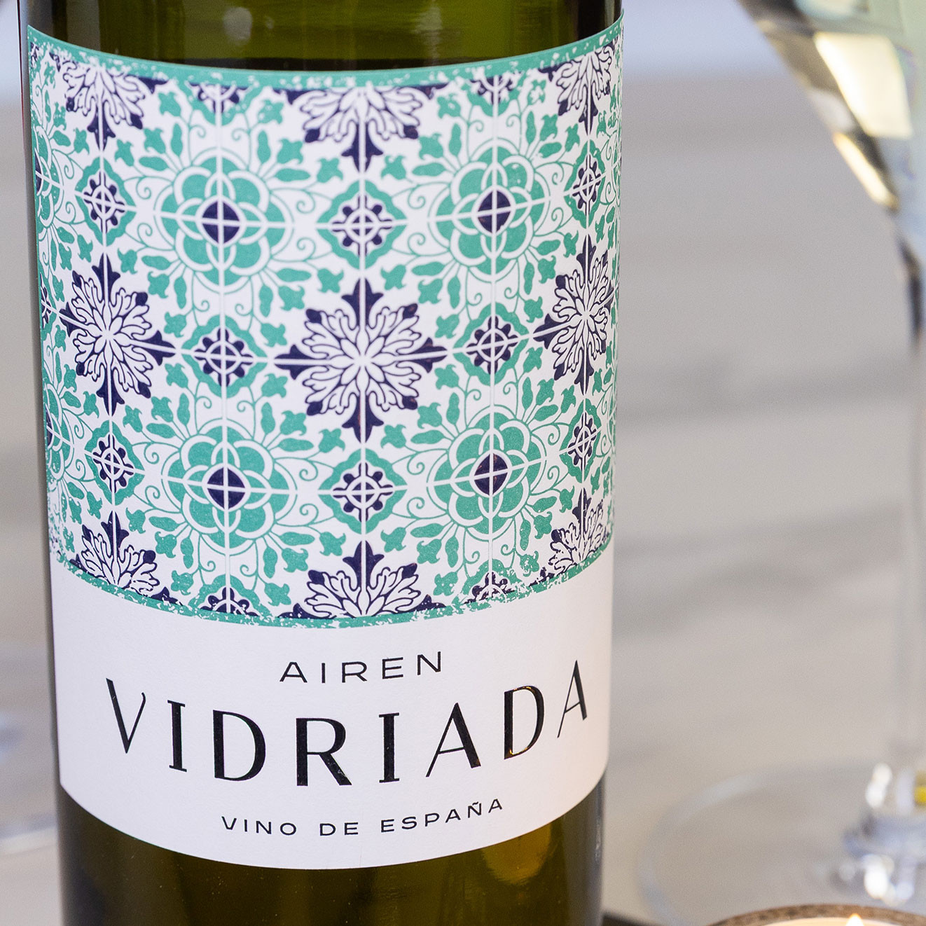 Bottle of Vidriada Airén Spanish white wine with a chilled glass, offering a crisp accompaniment to gourmet food.