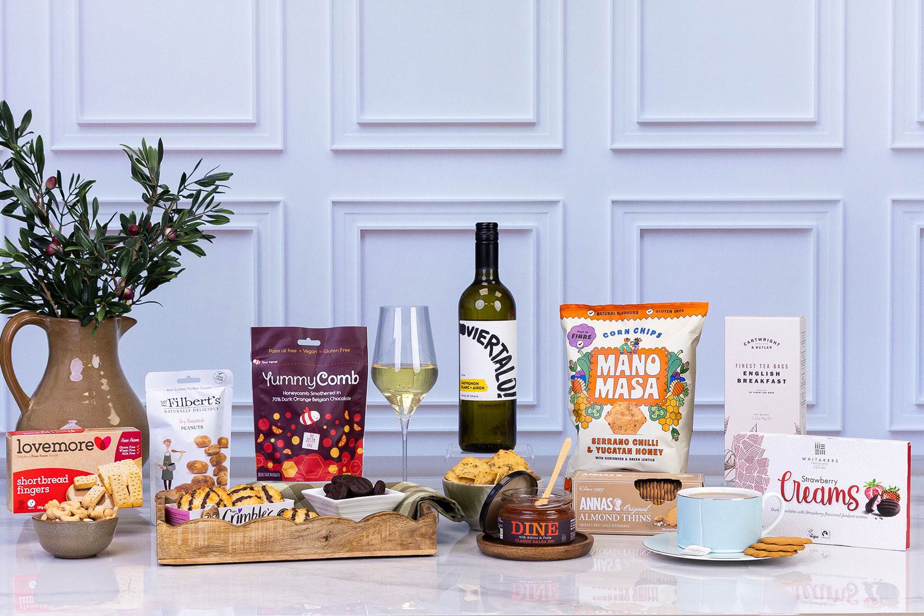 Gluten-free gift hamper featuring Viertalo Sauvignon Blanc and Airén wine, savoury snacks, chocolate treats, English breakfast tea, salsa dip and sweet biscuits, beautifully presented for sharing.