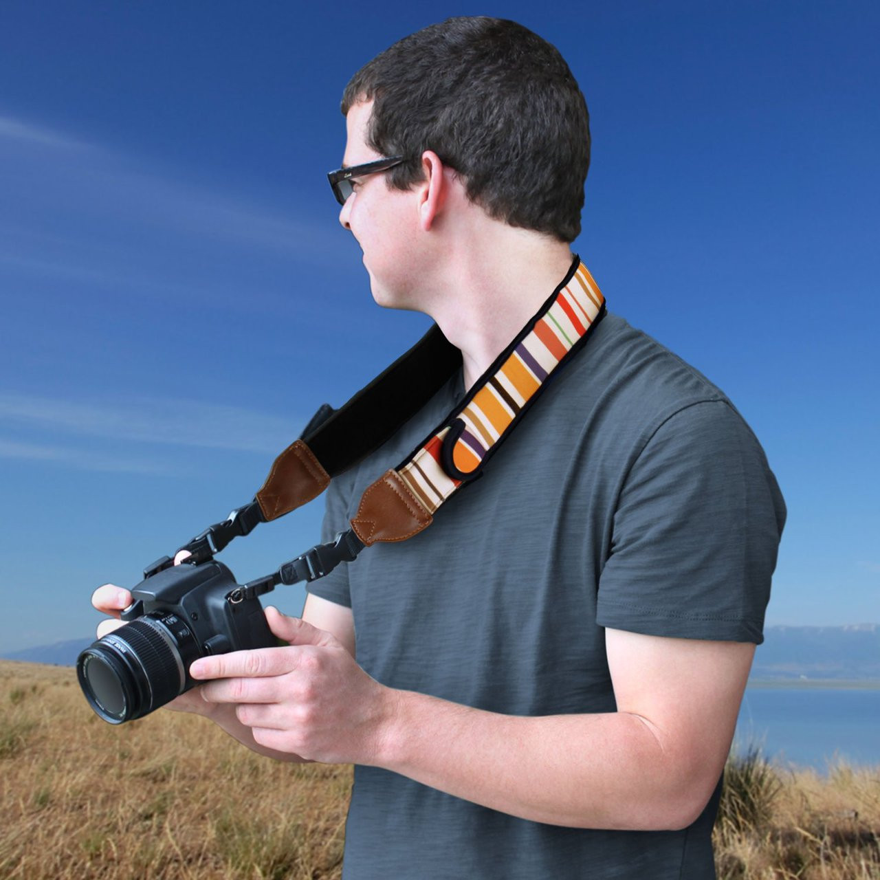 USA GEAR TrueSHOT Neck Strap Neoprene Camera Straps - Padded Camera Strap,  Pockets, and Quick Release Buckles - Compatible with Canon, Nikon, Sony and