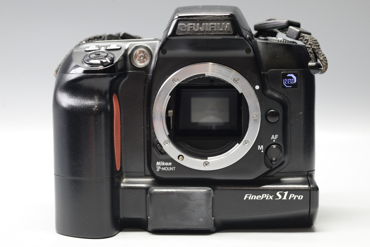 Pre-Owned - Fuji Finepix S1 Pro w/Nikkor AF 28-105mm