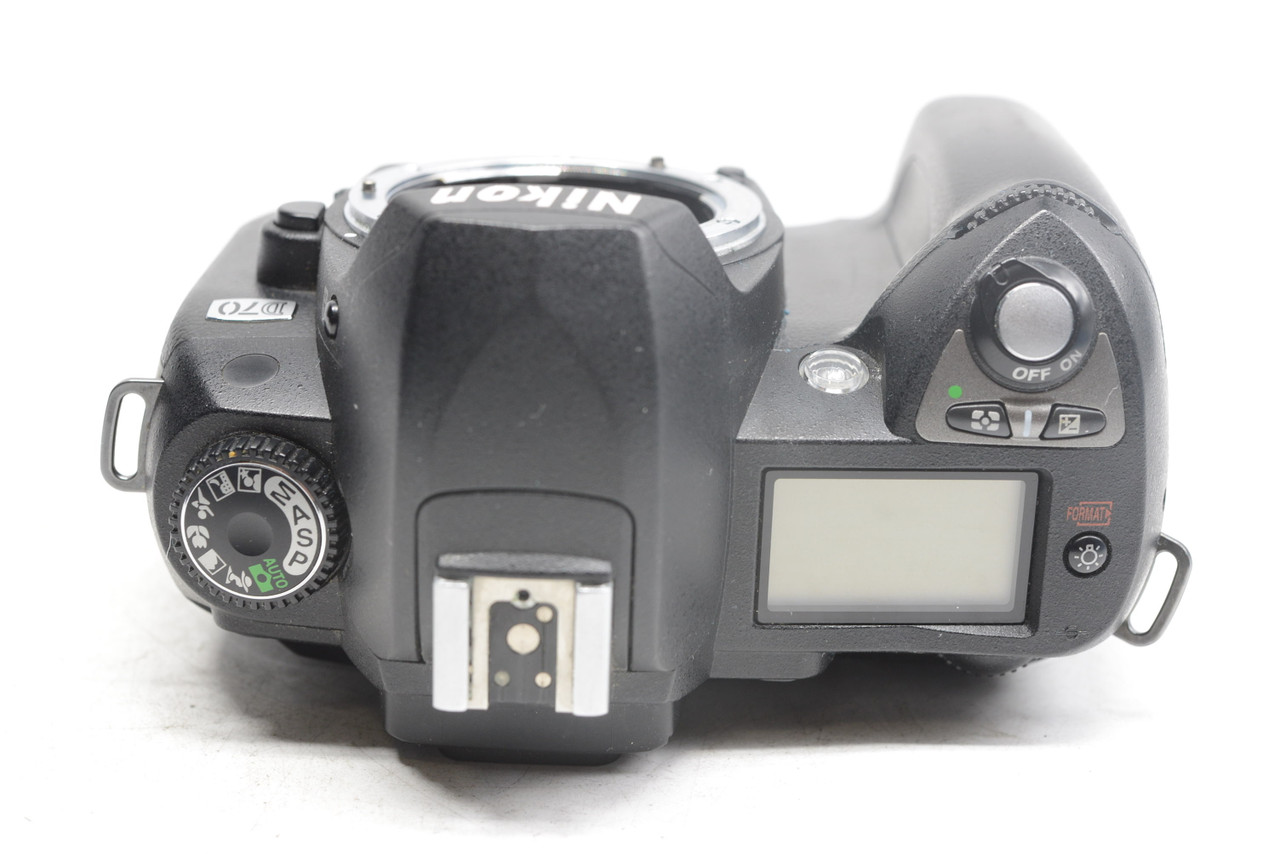 Nikon D70 及びAF-S Pre-Owned - Nikon D70 w/ 18-70mm DX AF-S Lens at Ace Photo