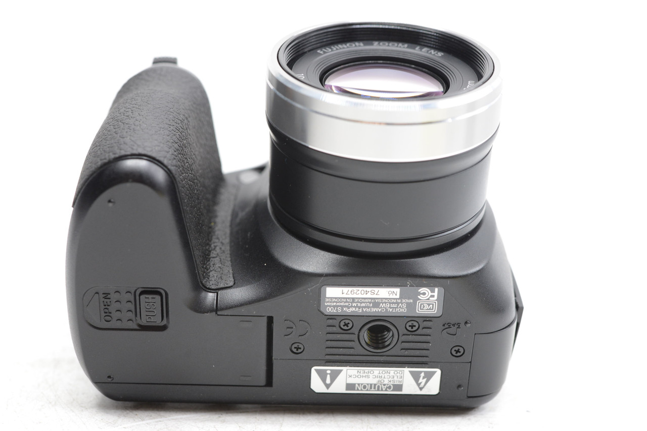 Canon Digital Camera Refurbished: FUJIFILM FinePix S700 Black - Main Image
