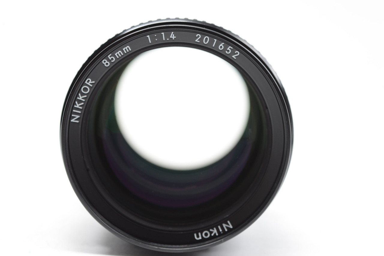 【超美品】Nikon AiS NIKKOR 85mm F/1.4 レンズ Amazon.co.jp: Nikon Ai-s NIKKOR 85mm F1.4 : 家電＆カメラ