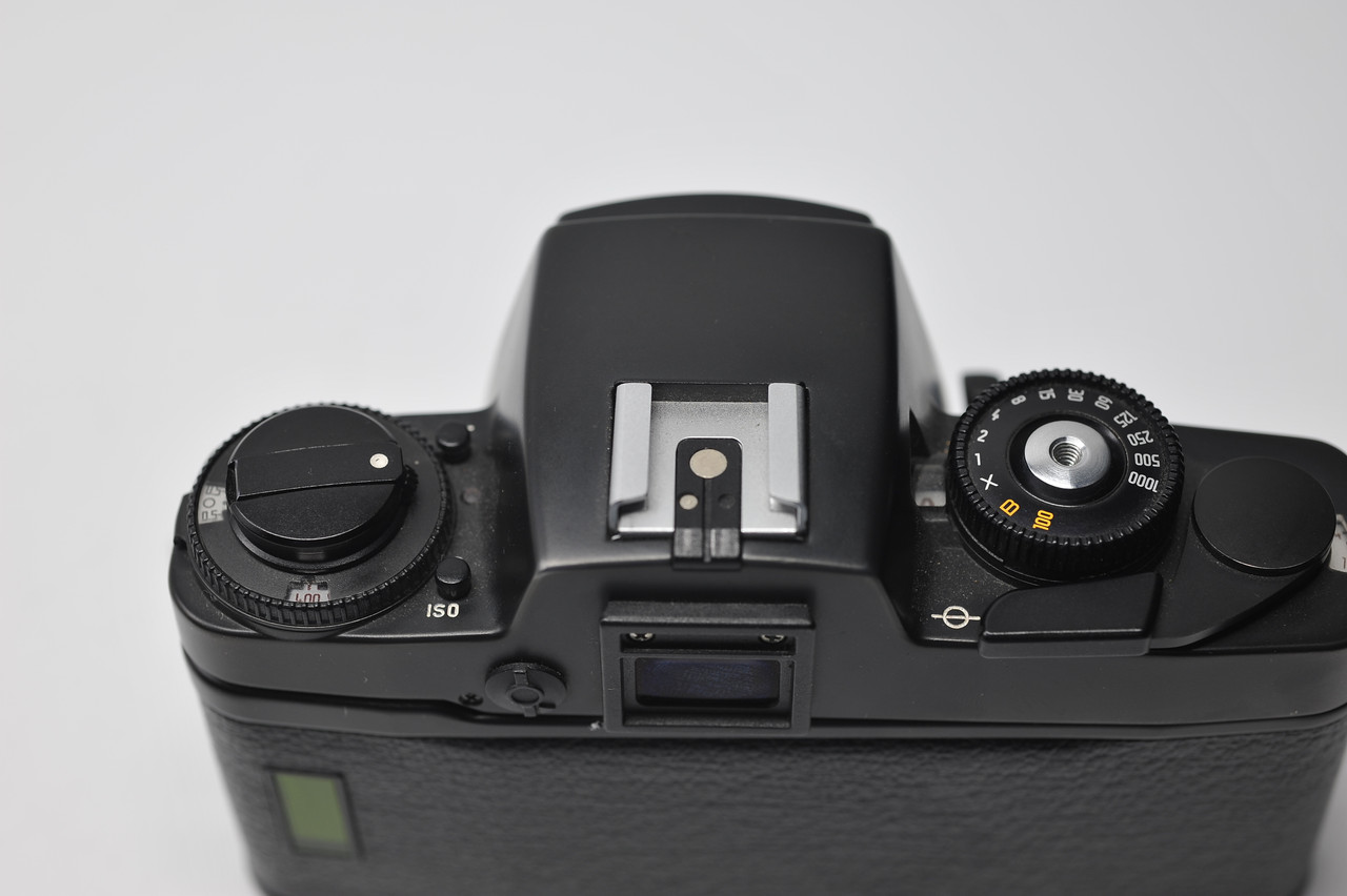 Pre-Owned - Leica - R4 film SLR Camera Body at Ace Photo