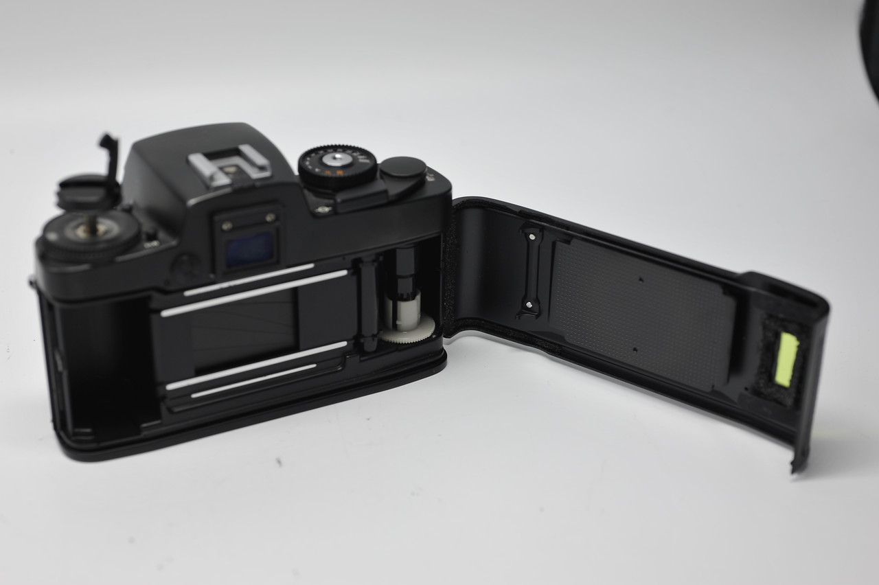 Pre-Owned - Leica - R4 film SLR Camera Body at Ace Photo