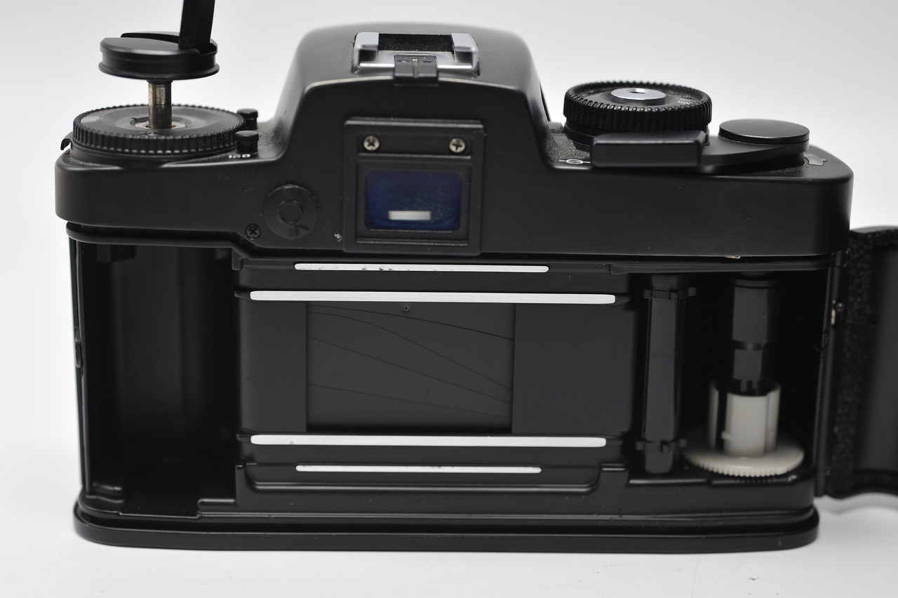 Pre-Owned - Leica - R4 film SLR Camera Body at Ace Photo