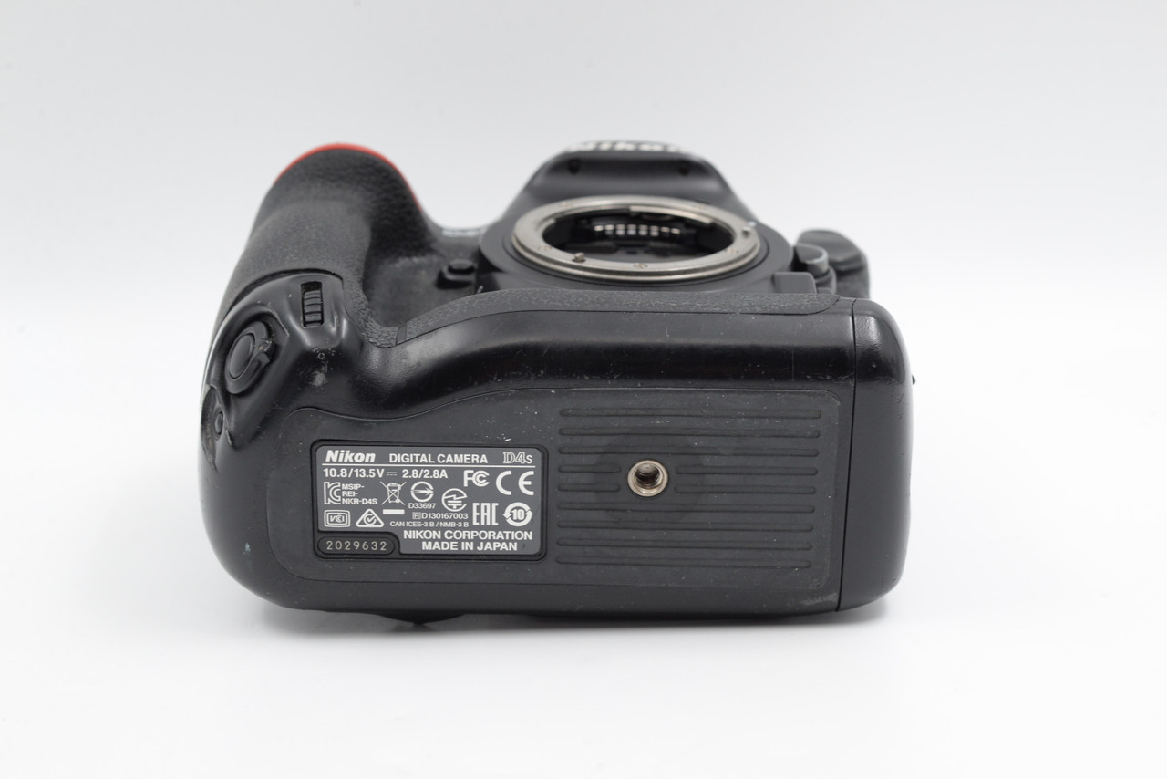 Nikon D4S ボディ Amazon.com : Nikon D4S 16.2 MP CMOS FX Digital SLR with Full 1080p