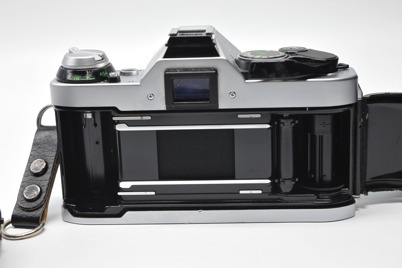 Pre-Owned - AE-1 Program Silver w/ 50mm 1 8 FD Lens