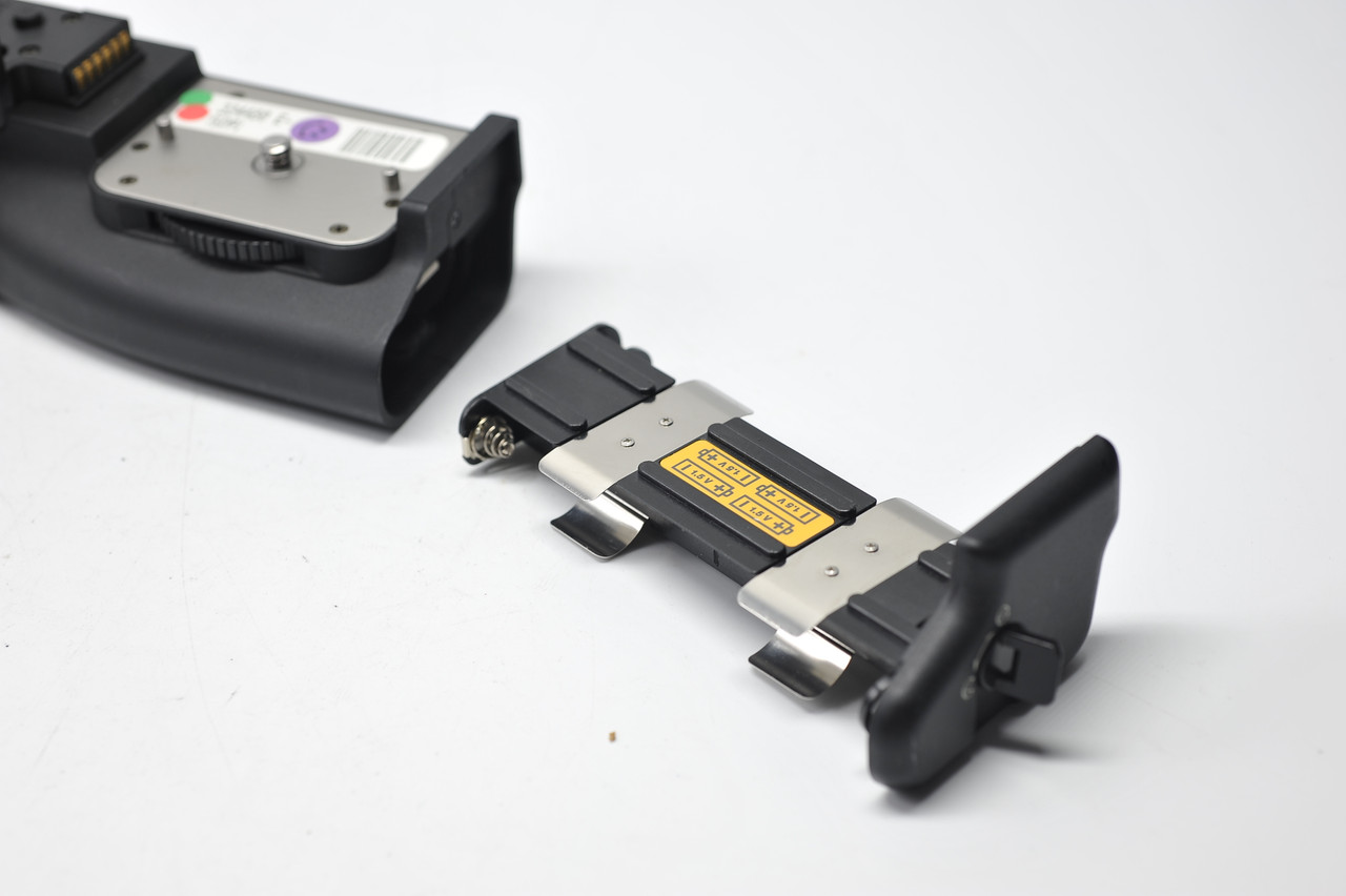 Pre-Owned - Contax MP-1 Battery Holder at Ace Photo