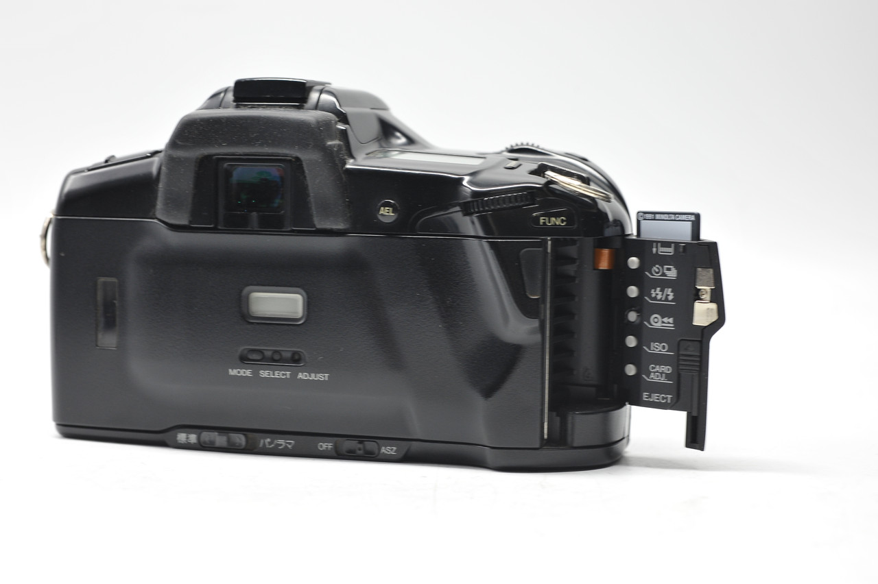 Pre-Owned - Minolta Maxxum 7xi with 28-200mm AF at Ace Photo