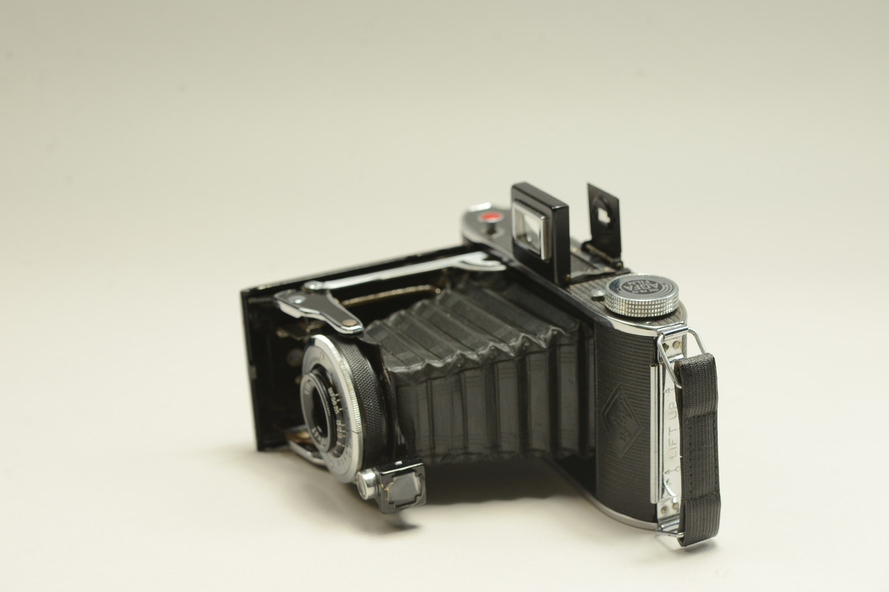 Pre-Owned - AGFA Viking Folding Vintage Camera f7.7