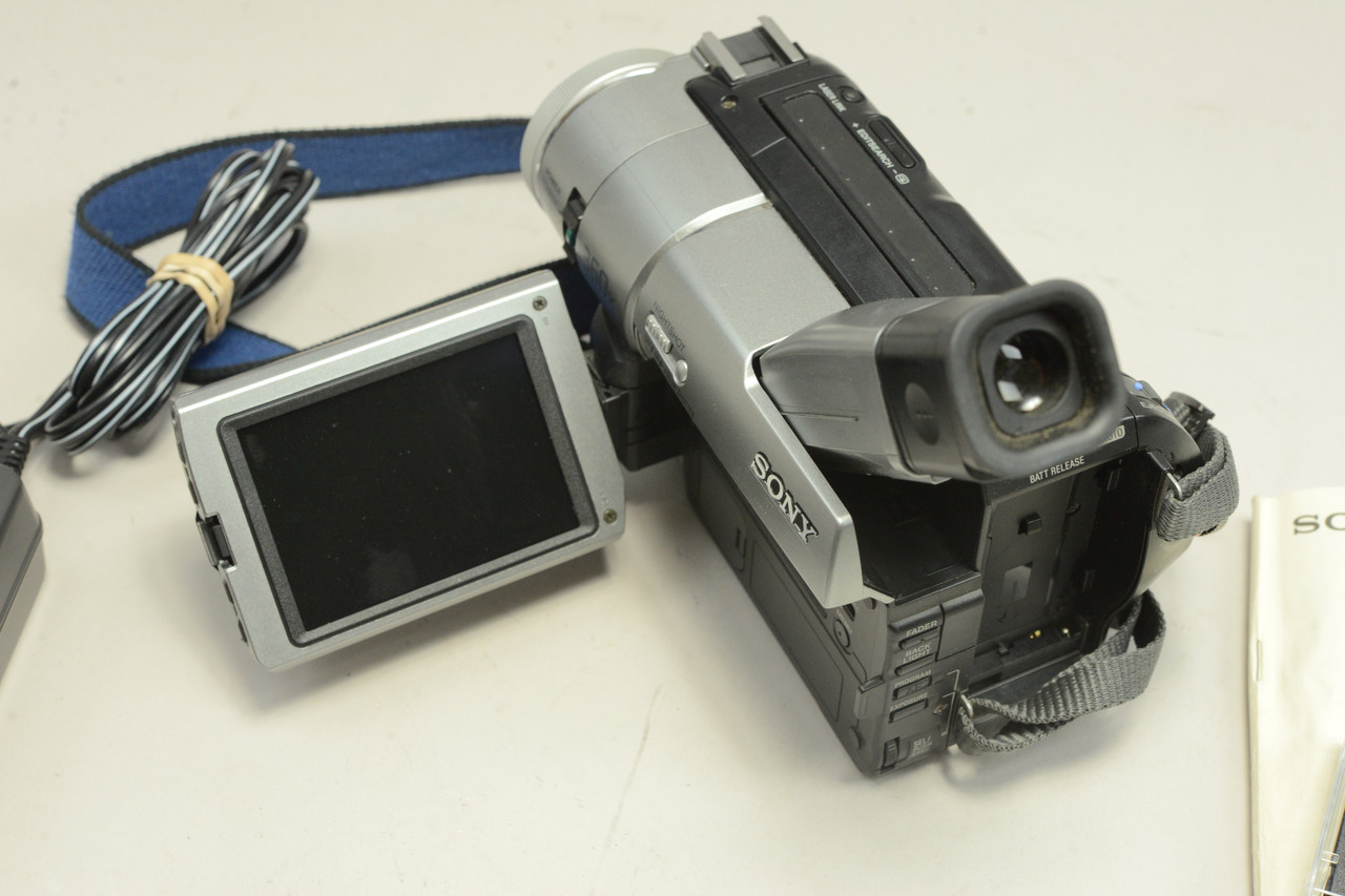 Pre-Owned - Sony DCR-TRV310 Digital8 8mm Video8 Camcorder VC