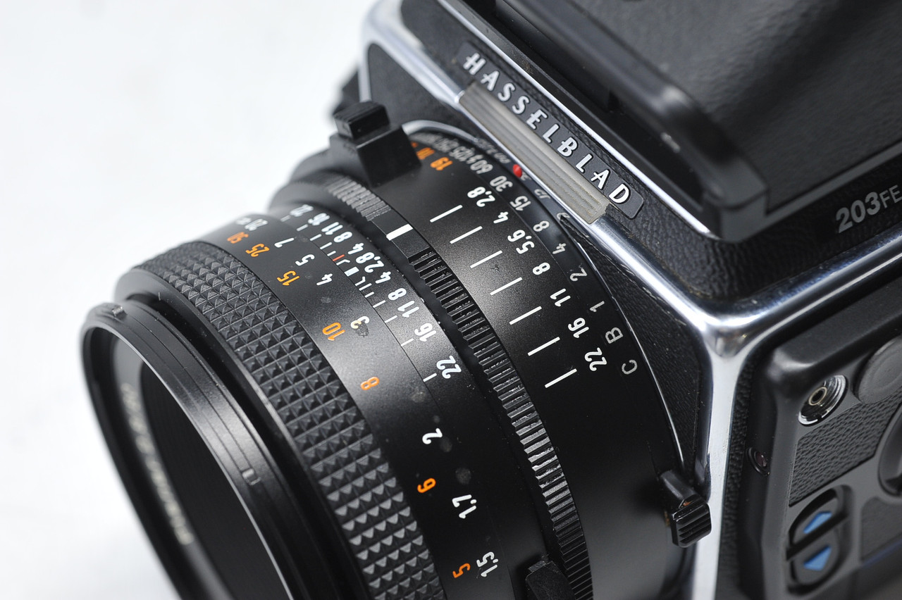 Hasselblad 203FE - E12 Planar FE F2.8 80mm W⁄ Pre-Owned Kit 203FE