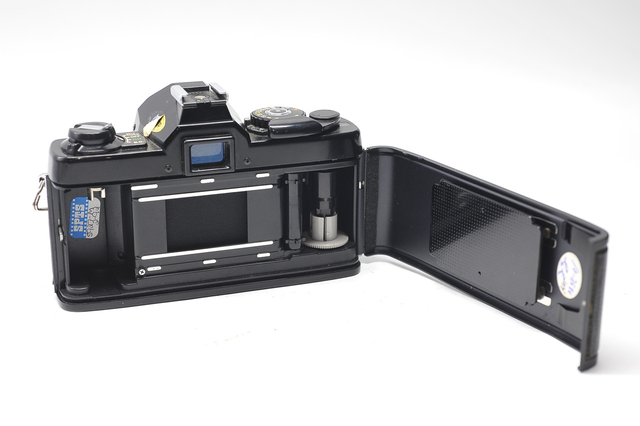 Pre-owned - Minolta XG7 Film Camera with 45MM F2.0 (Black)