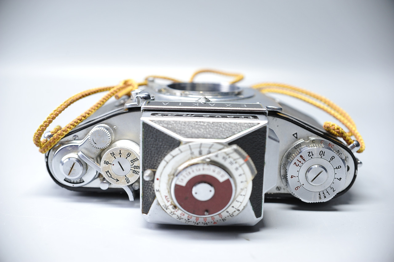 Pre-Owned - Exakta VX IIa w/Westrocolor Isco-Gottingen 50mm