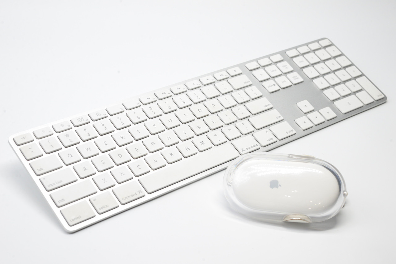 Apple A1243 Aluminium USB Wired Keyboard With Numeric Keypad