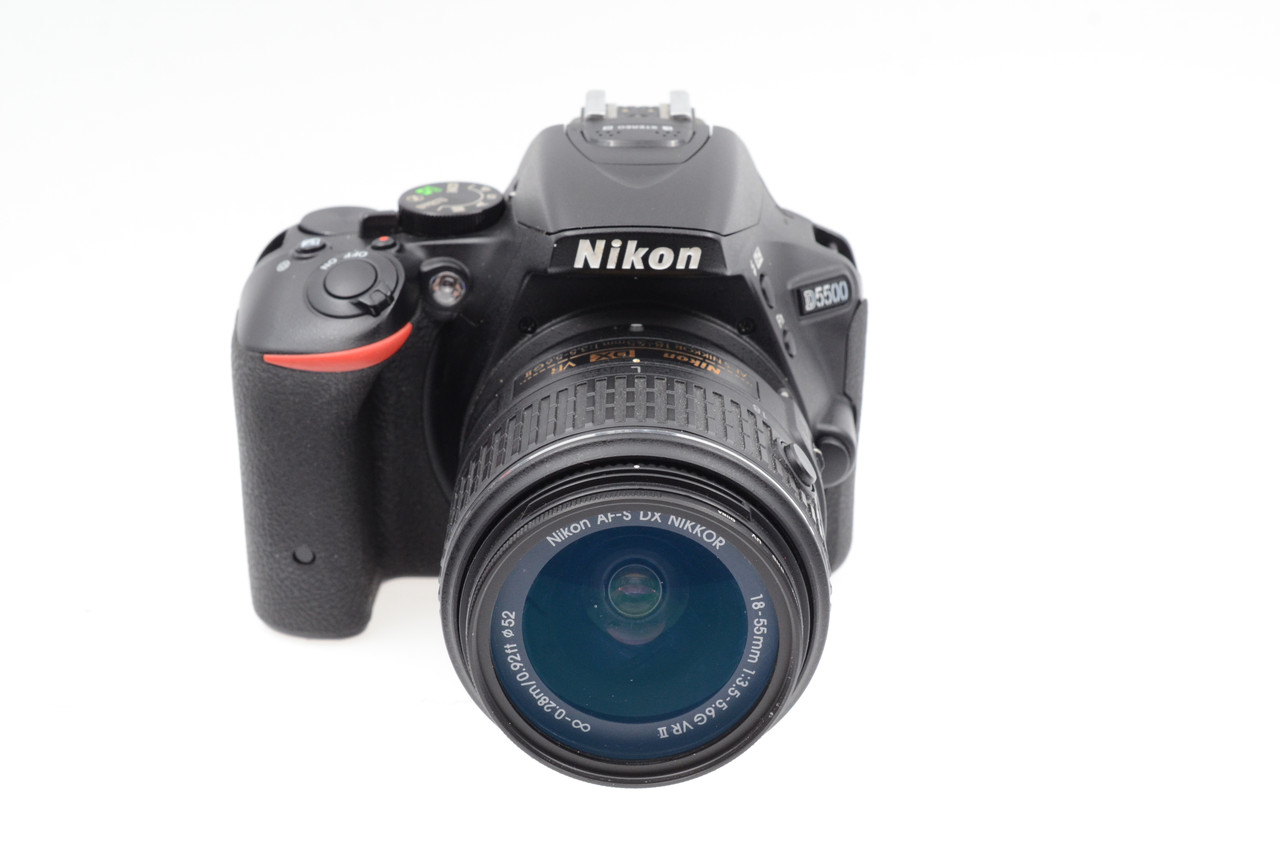 Pre-Owned - Nikon D5500 DSLR Camera w/ Nikon AF-S DX 18-55mm