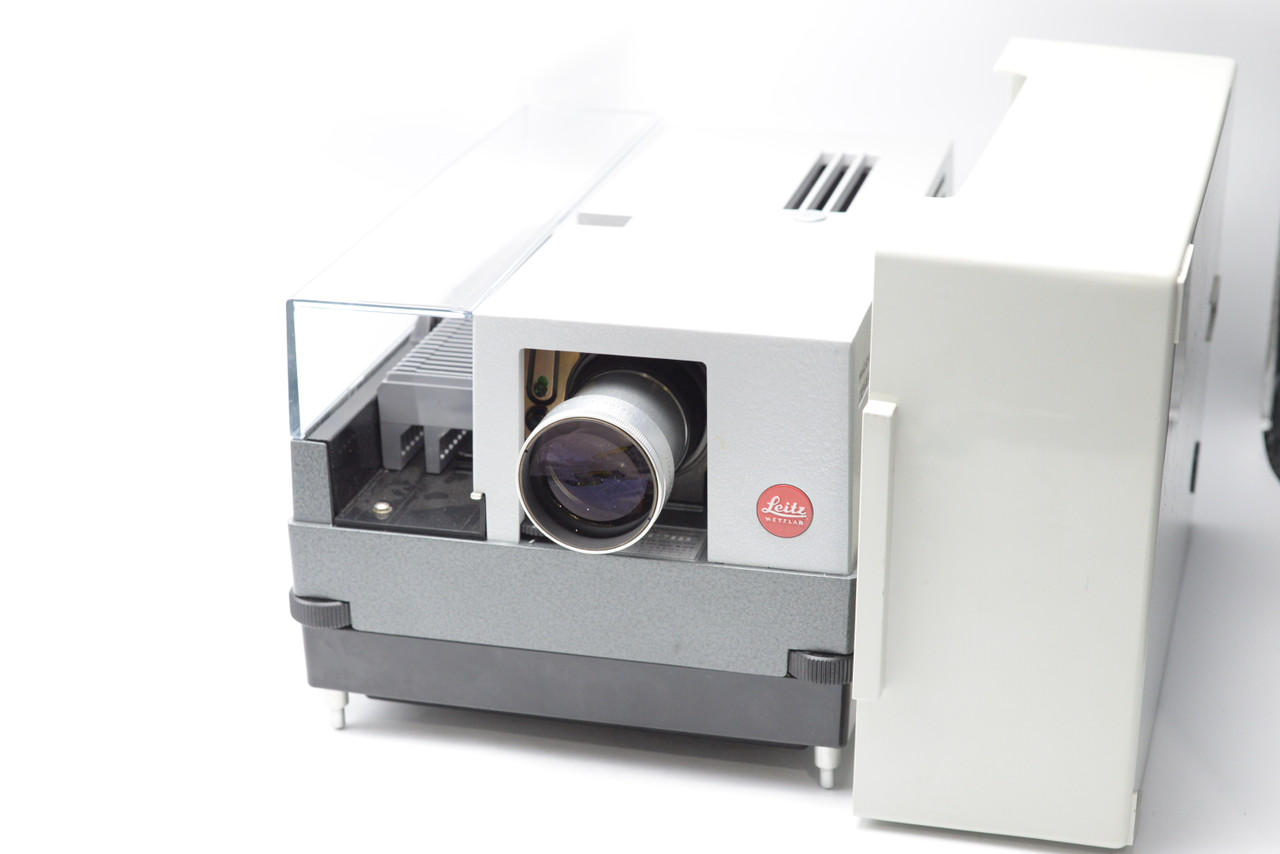 Pre-Owned - Leitz Pradovit color 250 slide autofocus project
