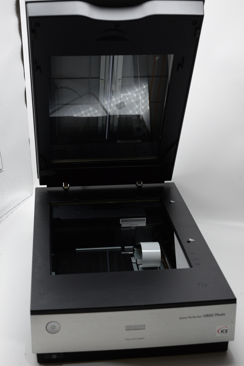 Pre-Owned V800 Photo Color Scanner at acephoto.net