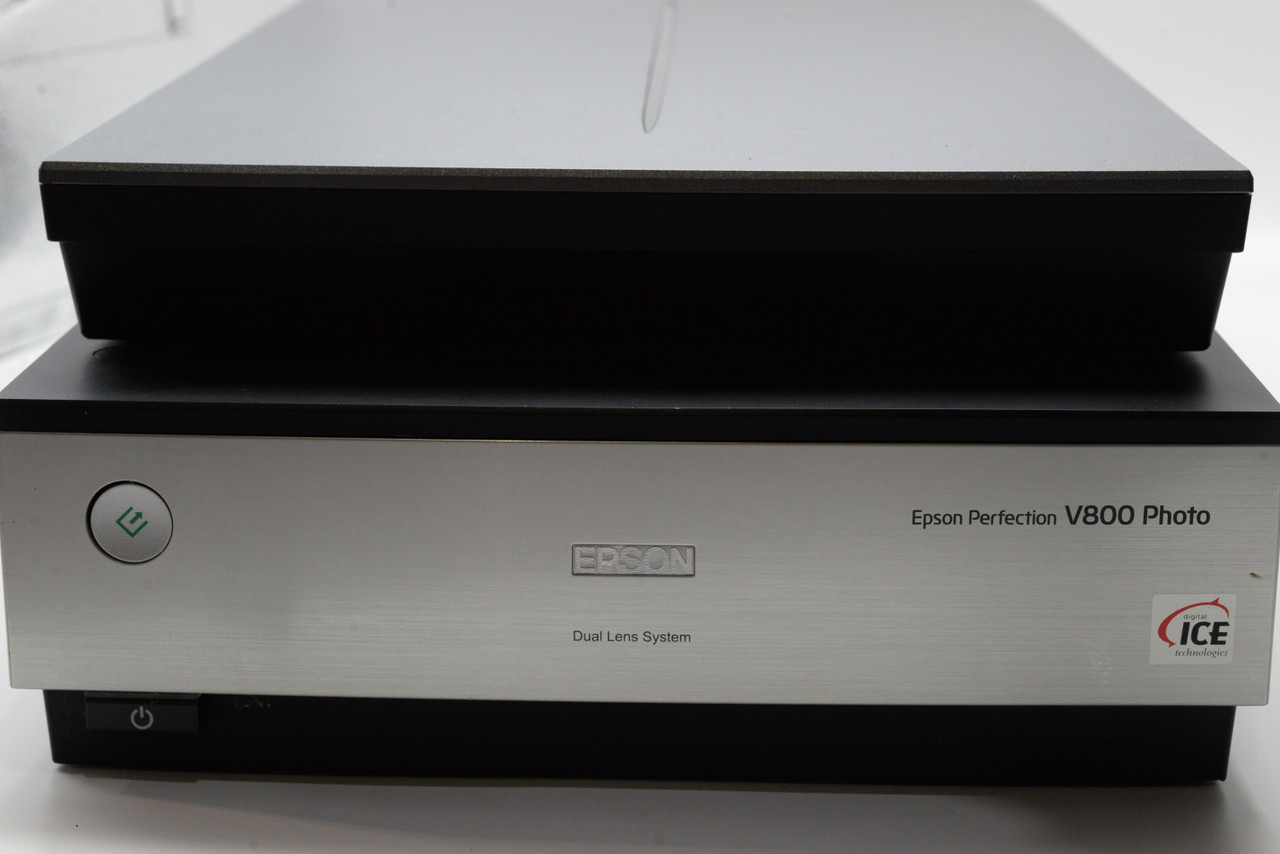 Pre-Owned V800 Photo Color Scanner at acephoto.net
