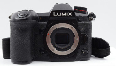 Pre-Owned - Panasonic - Lumix - DC-G9 Mirrorless Micro Four Thirds Digital Camera (Body Only)