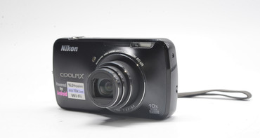 Pre-Owned Nikon COOLPIX S800c Digital Camera (Black)