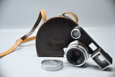 Pre-Owned - Leica 35mm  Summaron M f:2.8  Chrome W/goggles (1959) Total Made: 3,000