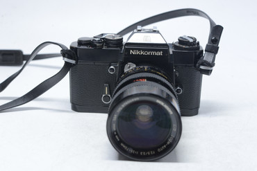 Pre-Owned - Nikkormat EL w/ Soligor 35-70mm f/2.5-3.5