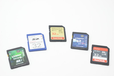 Pre-Owned -32Gb Assorted SD card, variable brand for one card only.