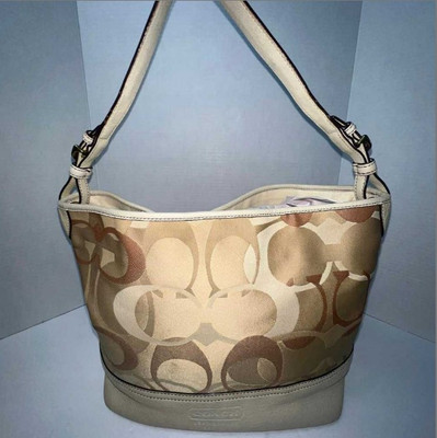 Optic Signature Shoulder Tote