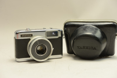 Pre- Owned Yashica EZ-Matic 37mm F/2.7 fixed lens with leather case