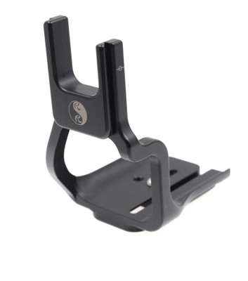 Pre-Owned - Really Right Stuff (RRS) Sony VG-C2EM Grip L-Plate physical physical physical