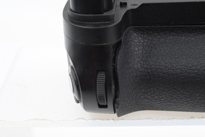 Pre-Owned - Nikon Z - MB-N11 Power Battery PackFor Z 6 II and Z 7 II Cameras (Glued rubber base back on the front)