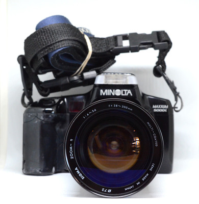 Pre-Owned - Minolta Maxxum 5000i with 28-200 f/4-5.6