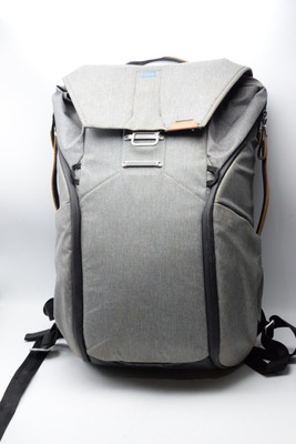 Pre-Owned - Peak Design Everyday Backpack (30L, Charcoal)