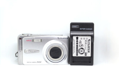 Pre-Owned - Fujifilm FinePix F650 Digitial Camera