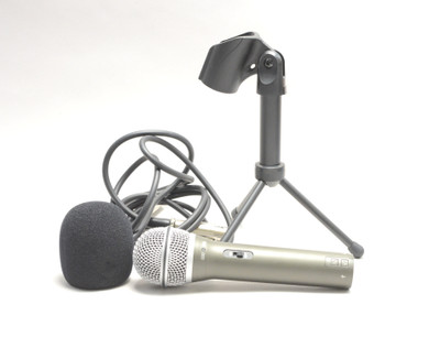 Pre-Owned Samson Q2U microphone